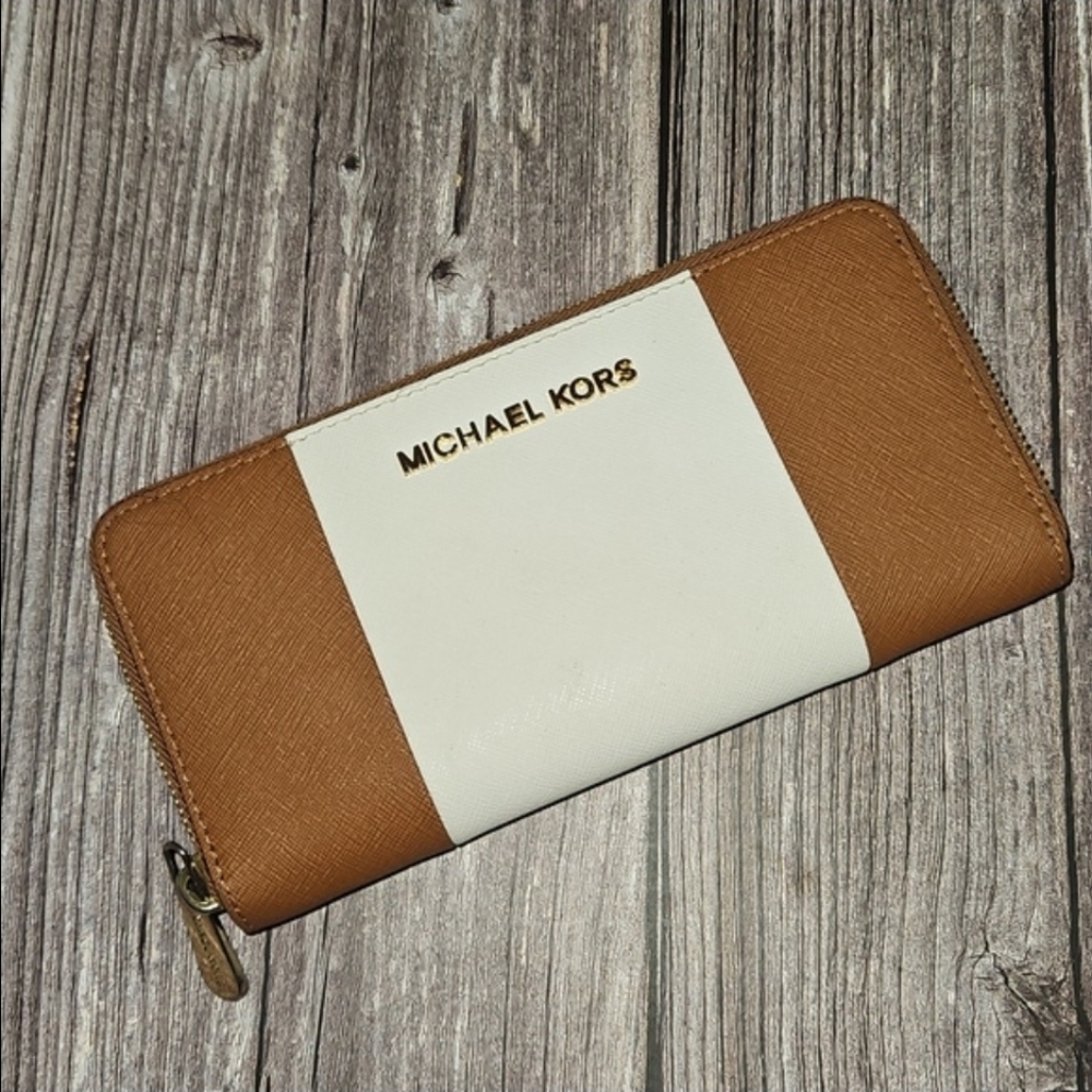 SALE! Michael Kors Colorblock Tan and White Zip Wallet